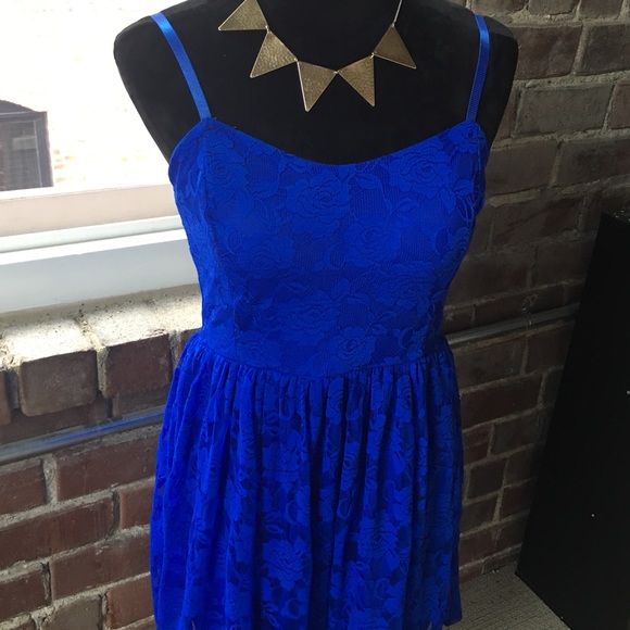 Royal blue lace dress - Picture 3 of 4